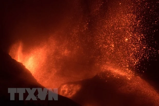 Tây Ban Nha ban bố lệnh sơ tán dân trên đảo La Palma do núi lửa