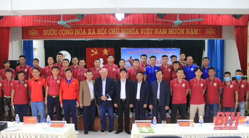 Tập huấn hướng dẫn viên, cộng tác viên trọng tài bóng đá năm 2021