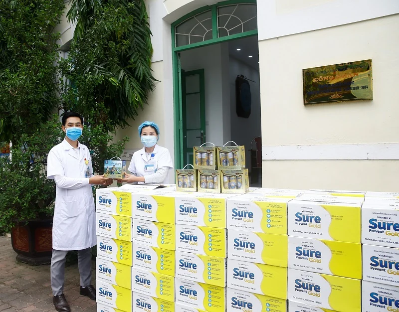 Vinamilk Sure Prevent Gold tri ân những chiến sỹ áo trắng