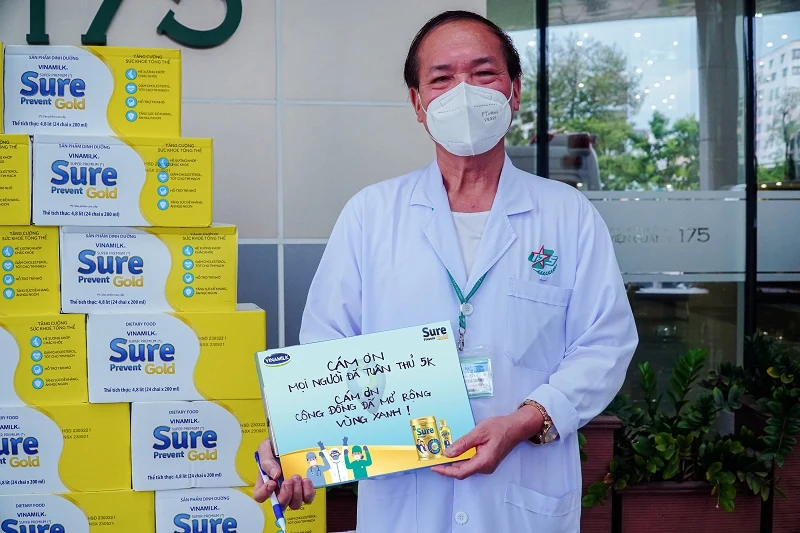 Vinamilk Sure Prevent Gold tri ân những chiến sỹ áo trắng