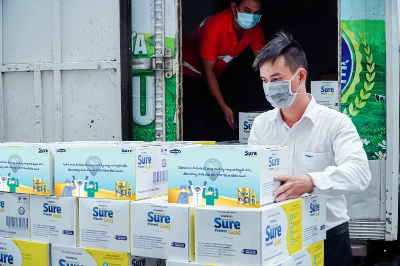 Vinamilk Sure Prevent Gold tri ân những chiến sỹ áo trắng