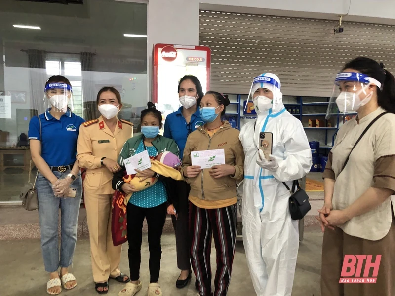 Những nữ “chiến sĩ áo vàng” trên mặt trận phòng, chống dịch COVID-19