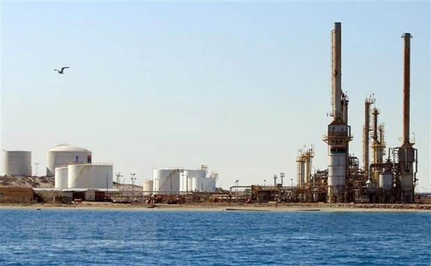 Thế khó của OPEC+ trước lời kêu gọi tăng sản lượng khai thác dầu mỏ