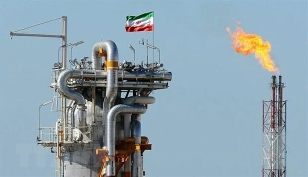 Thế khó của OPEC+ trước lời kêu gọi tăng sản lượng khai thác dầu mỏ
