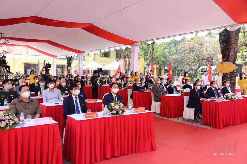 Trường THPT Đào Duy Từ kỷ niệm 90 năm thành lập và đón nhận Bằng khen của Thủ tướng Chính phủ