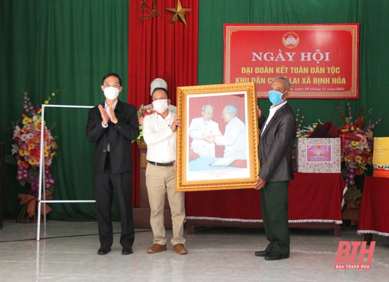 Phó Chủ tịch UBND tỉnh Đầu Thanh Tùng dự Ngày hội Đại đoàn kết toàn dân tộc tại thôn Tổ Lai