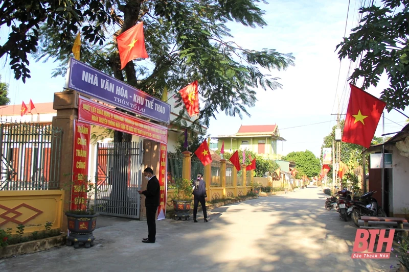 Phó Chủ tịch UBND tỉnh Đầu Thanh Tùng dự Ngày hội Đại đoàn kết toàn dân tộc tại thôn Tổ Lai