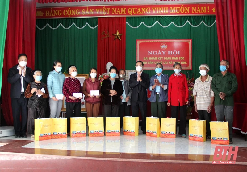 Phó Chủ tịch UBND tỉnh Đầu Thanh Tùng dự Ngày hội Đại đoàn kết toàn dân tộc tại thôn Tổ Lai