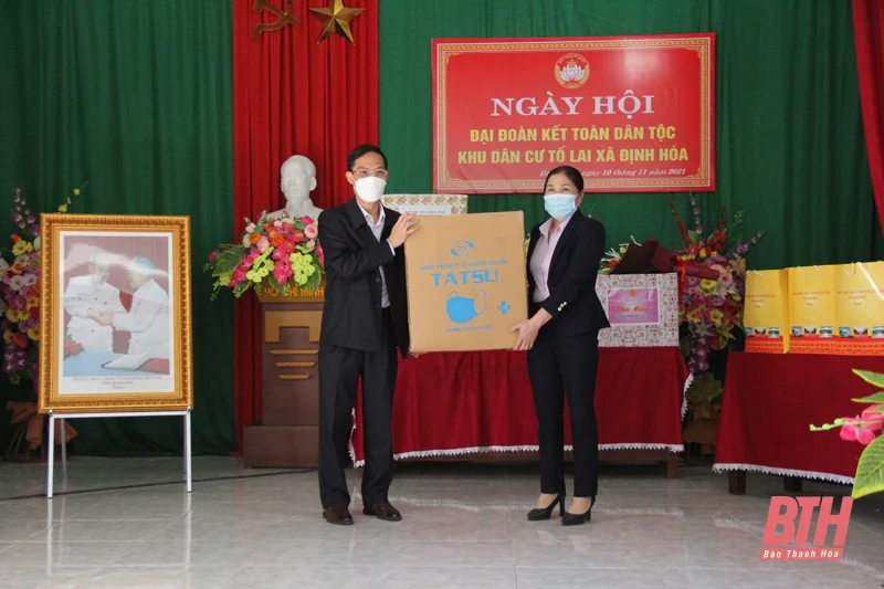 Phó Chủ tịch UBND tỉnh Đầu Thanh Tùng dự Ngày hội Đại đoàn kết toàn dân tộc tại thôn Tổ Lai