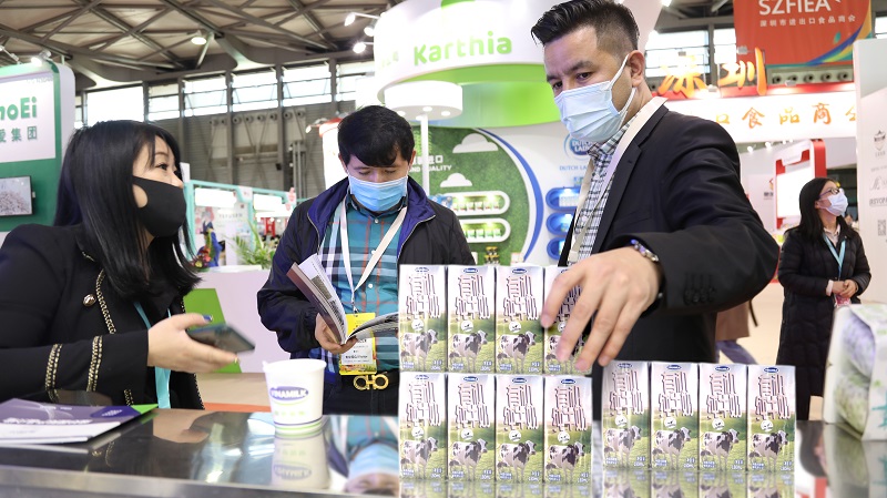 Vinamilk ra mắt sữa tươi Organic “tiêu chuẩn kép” tại triển lãm quốc tế hàng đầu tại Thượng Hải