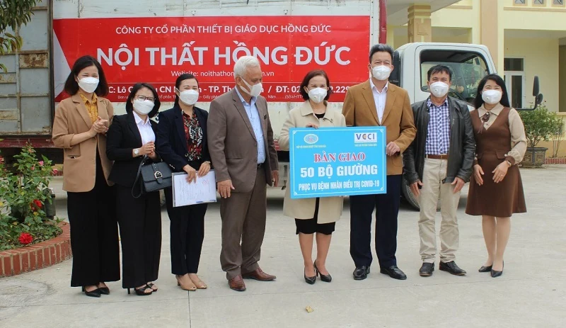 Huyện Vĩnh Lộc tiếp nhận 50 bộ giường phục vụ điều trị bệnh nhân COVID-19