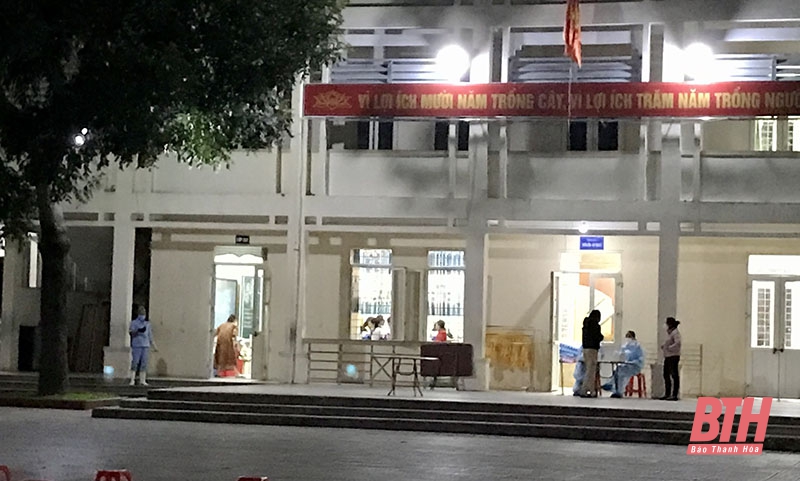 Khẩn trương khoanh vùng khống chế dịch tại Trường Tiểu học Hoàng Hoa Thám (TP Thanh Hoá)