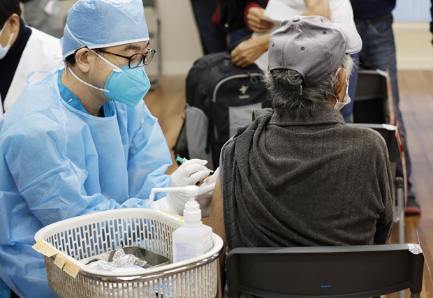 Nhật Bản xúc tiến tiêm mũi vaccine tăng cường cho người dân
