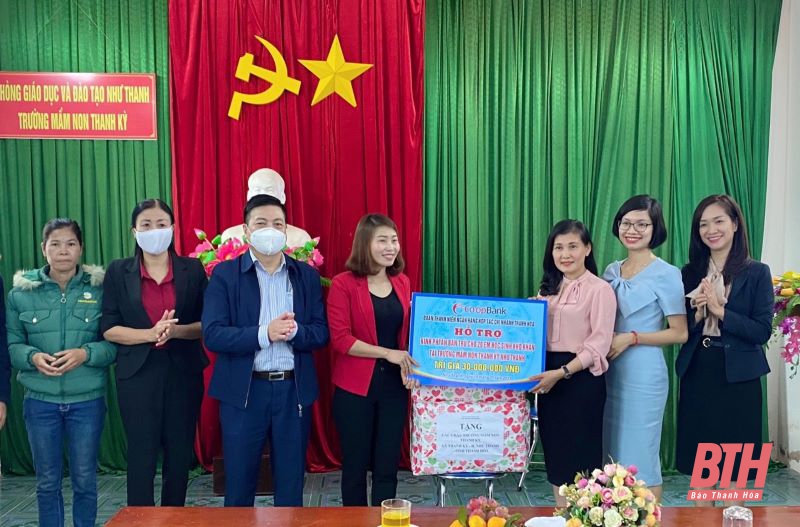 Ngân hàng Hợp tác chi nhánh Thanh Hóa hỗ trợ kinh phí xây Nhà Đại đoàn kết và hỗ trợ kinh phí cho học sinh nghèo tại Như Thanh