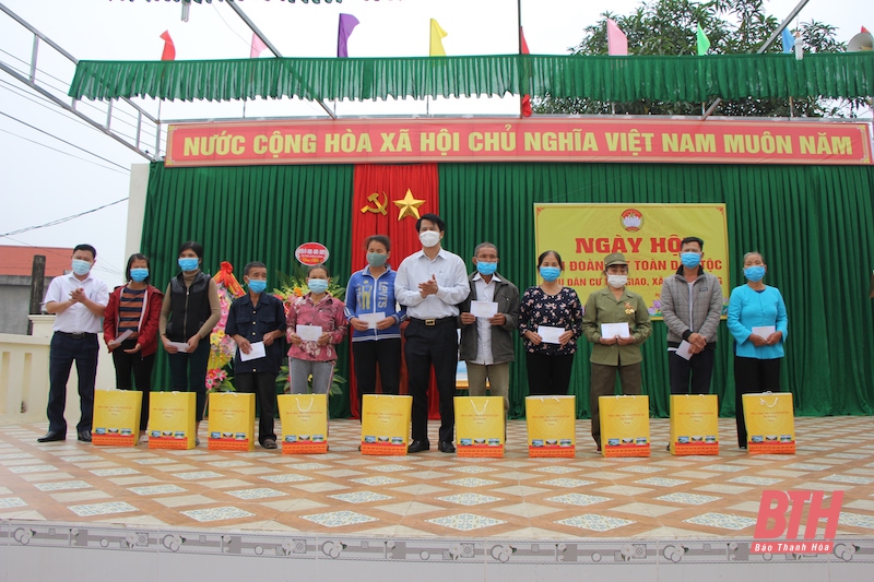 Trưởng ban Tuyên giáo Tỉnh uỷ Đào Xuân Yên dự ngày hội đại đoàn kết toàn dân tộc tại khu dân cư Tân Giao