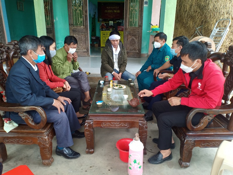 Huyện Duy Xuyên, tỉnh Quảng Nam chia buồn, hỗ trợ các gia đình có người tử vong sau tiêm chủng vắc xin phòng COVID-19