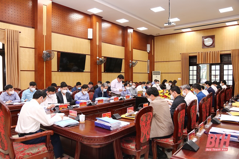 Thảo luận, cho ý kiến vào quy định nâng cao công tác quản lý bộ máy Nhà nước và một số chính sách, kế hoạch phát triển kinh tế - xã hội