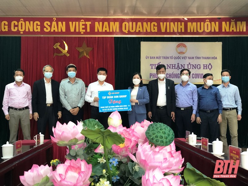 Tập đoàn Sun Group ủng hộ tỉnh Thanh Hóa 2 xe ô tô cứu thương