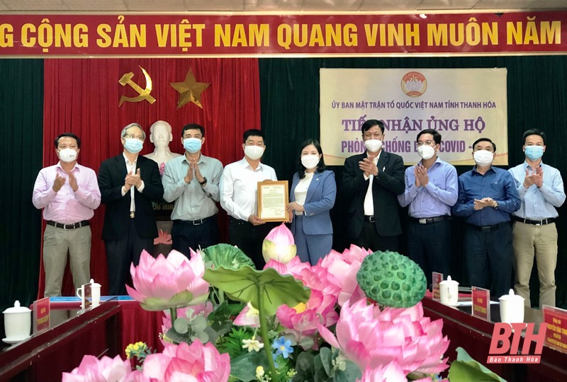 Tập đoàn Sun Group ủng hộ tỉnh Thanh Hóa 2 xe ô tô cứu thương