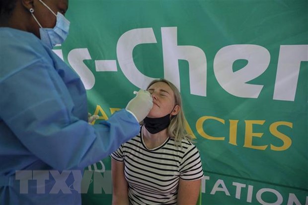 Ca nhiễm COVID tăng, Nam Phi cân nhắc tiêm vaccine bắt buộc
