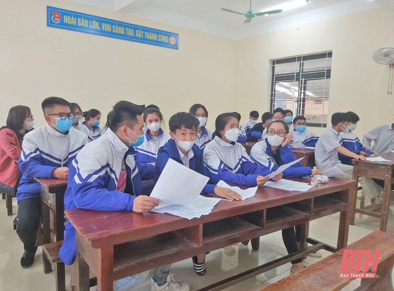 Ghi nhận buổi đầu tiêm vắc xin phòng COVID-19 cho học sinh THPT trên địa bàn TP Thanh Hóa