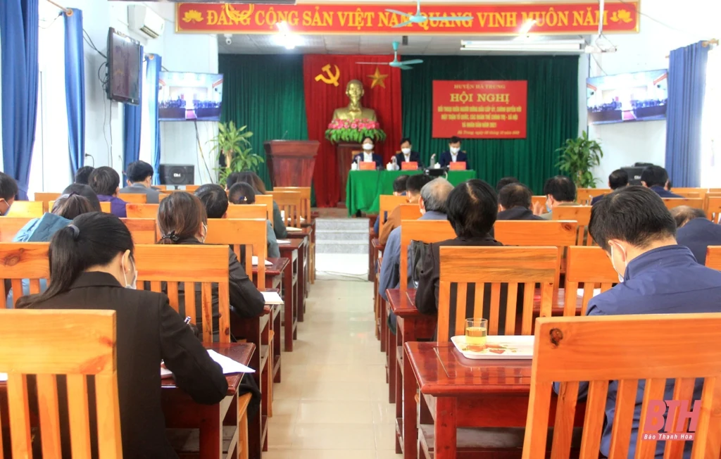 Huyện Hà Trung tổ chức đối thoại giữa người đứng đầu cấp ủy, chính quyền với MTTQ, các đoàn thể và Nhân dân