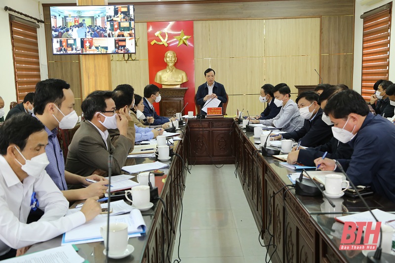 Phó Bí thư Thường trực Tỉnh ủy Lại Thế Nguyên kiểm tra công tác phòng, chống dịch tại huyện Hậu Lộc