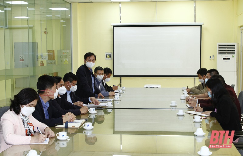 Phó Chủ tịch Thường trực UBND tỉnh Nguyễn Văn Thi kiểm tra công tác phòng, chống dịch tại huyện Hà Trung