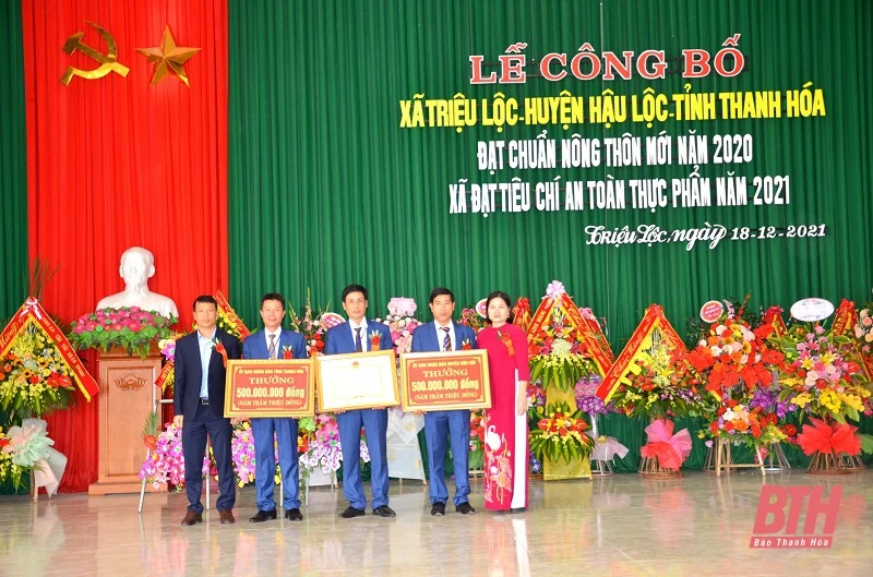 Xã Triệu Lộc đón nhận Quyết định công nhận xã đạt chuẩn thôn mới
