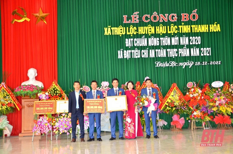 Xã Triệu Lộc đón nhận Quyết định công nhận xã đạt chuẩn thôn mới