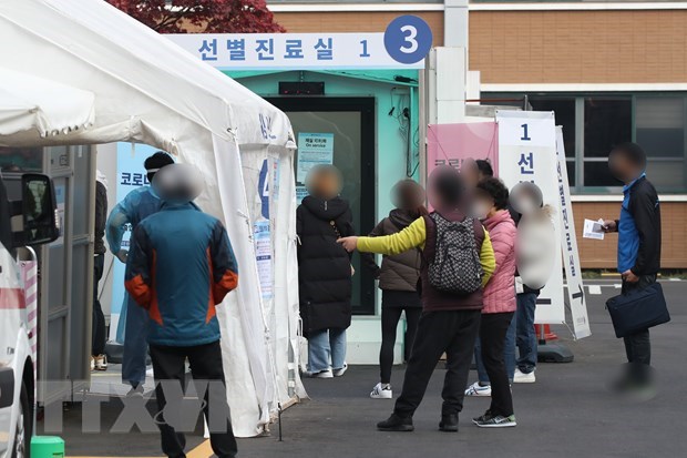 Hàn Quốc tái áp đặt các biện pháp giãn cách xã hội nghiêm ngặt
