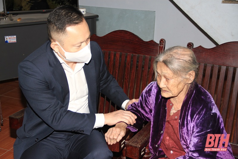 PC Thanh Hóa thăm, tặng quà Mẹ Việt Nam Anh hùng