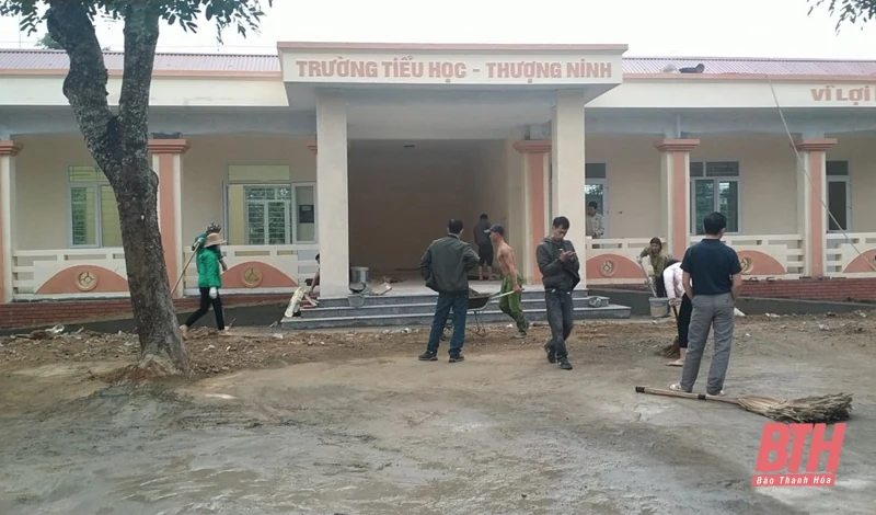 Ban giao công trình xây dựng 4 phòng học tại Trường Tiểu học Thượng Ninh