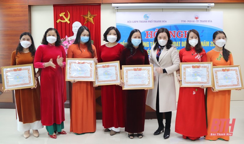 Tiếp tục đẩy mạnh Cuộc vận động “Phụ nữ thành phố nói lời hay, làm việc tốt, hành động thân thiện”