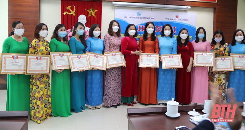 Tiếp tục đẩy mạnh Cuộc vận động “Phụ nữ thành phố nói lời hay, làm việc tốt, hành động thân thiện”