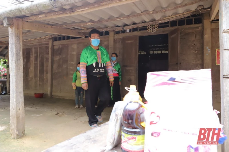 Bí thư Tỉnh ủy Đỗ Trọng Hưng đến thăm, động viên đồng bào dân tộc huyện Mường Lát phòng, chống dịch COVID -19
