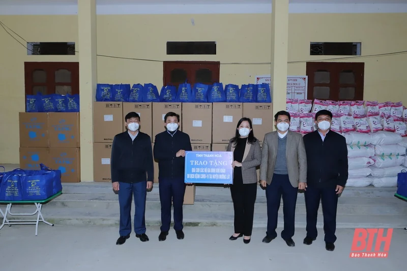 Bí thư Tỉnh ủy Đỗ Trọng Hưng đến thăm, động viên đồng bào dân tộc huyện Mường Lát phòng, chống dịch COVID -19