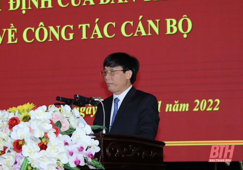 Phó Bí thư Thường trực Tỉnh ủy Lại Thế Nguyên dự lễ công bố và trao quyết định của Ban Thường vụ Tỉnh ủy về công tác cán bộ tại huyện Quan Sơn