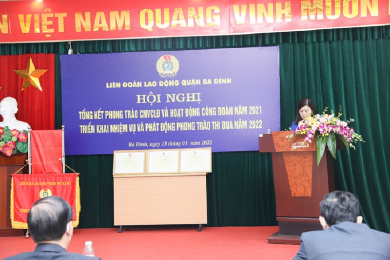 Công đoàn Dược phẩm Tâm Bình vinh dự đón nhận Cờ thi đua của Tổng LĐLĐ Việt Nam