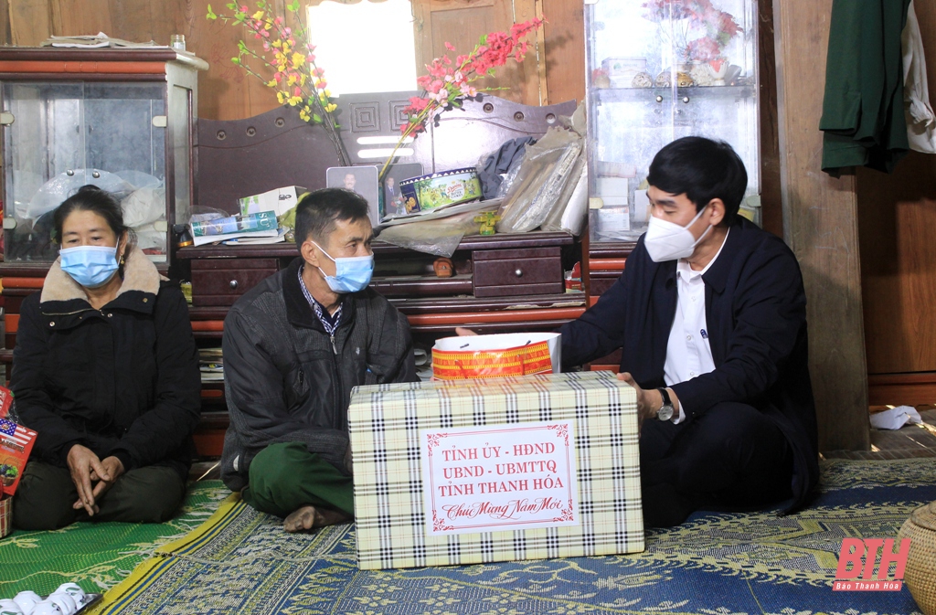 Trưởng Ban Nội chính Tỉnh ủy chúc tết và kiểm tra tình hình sản xuất, đời sống tại huyện Mường Lát