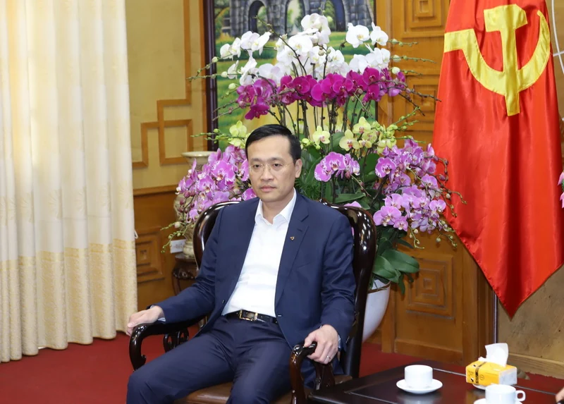 Đồng chí Bí thư Tỉnh ủy Đỗ Trọng Hưng tiếp Chủ tịch HĐQT Ngân hàng Ngoại thương Việt Nam thăm và chúc tết tại Thanh Hóa