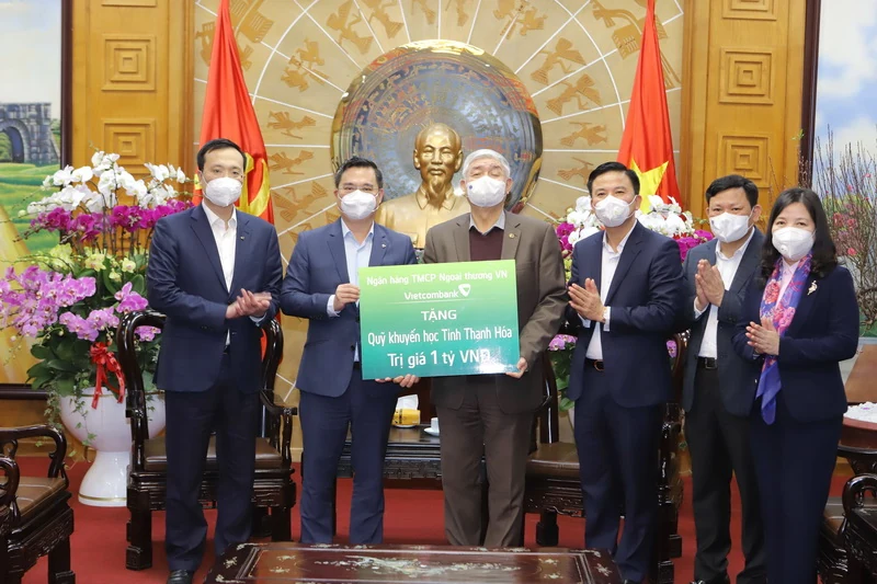 Đồng chí Bí thư Tỉnh ủy Đỗ Trọng Hưng tiếp Chủ tịch HĐQT Ngân hàng Ngoại thương Việt Nam thăm và chúc tết tại Thanh Hóa