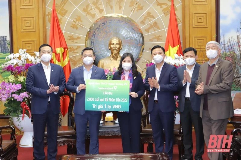 Đồng chí Bí thư Tỉnh ủy Đỗ Trọng Hưng tiếp Chủ tịch HĐQT Ngân hàng Ngoại thương Việt Nam thăm và chúc tết tại Thanh Hóa