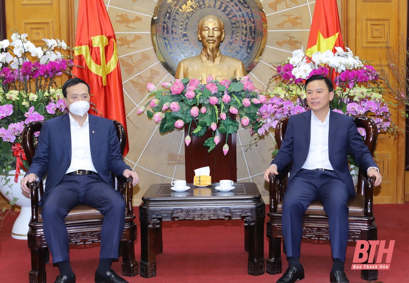 Đồng chí Bí thư Tỉnh ủy Đỗ Trọng Hưng tiếp Chủ tịch HĐQT Ngân hàng Ngoại thương Việt Nam thăm và chúc tết tại Thanh Hóa
