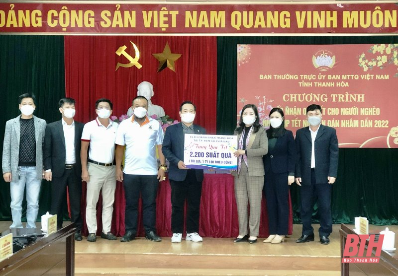 Câu lạc bộ Doanh nhân Thanh Hóa tại TP Hồ Chí Minh - phía Nam trao 2.200 suất quà tết cho người nghèo