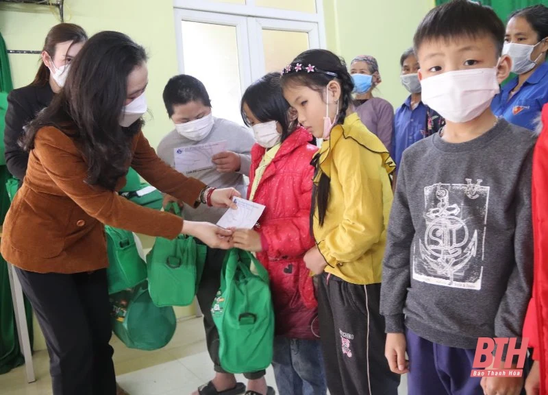 Hội LHPN tỉnh trao gần 1.500 suất quà tết cho hội viên, phụ nữ, trẻ em có hoàn cảnh khó khăn