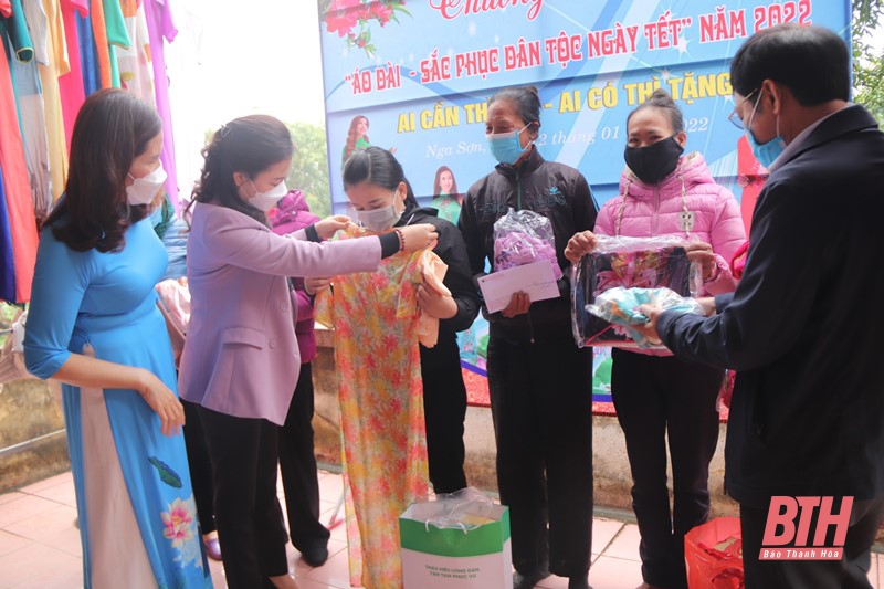 Hội LHPN tỉnh trao quà tết cho trẻ mồ côi, học sinh vượt khó học giỏi huyện Nga Sơn