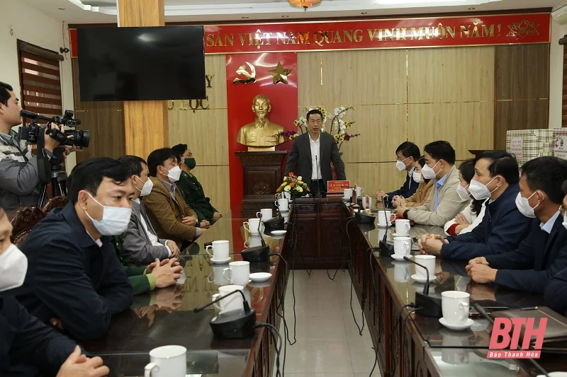 Chủ nhiệm Ủy ban Kiểm tra Tỉnh ủy Lê Quang Hùng thăm, chúc tết cán bộ, chiến sĩ đảo Nẹ và Đồn Biên phòng Đa Lộc