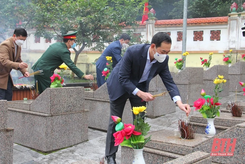 Phó Bí thư Tỉnh ủy Trịnh Tuấn Sinh kiểm tra tình hình sản xuất và đời sống Nhân dân TP Sầm Sơn