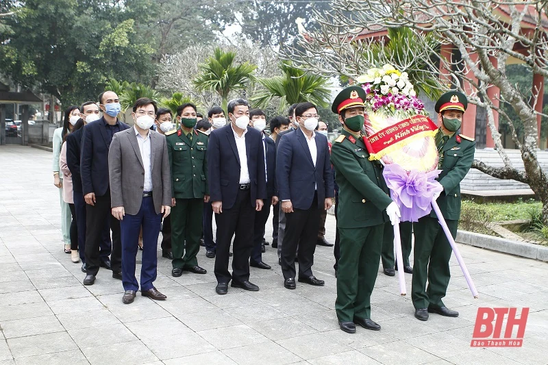 Phó Chủ tịch UBND tỉnh Mai Xuân Liêm kiểm tra tình hình sản xuất, đời sống Nhân dân và tặng quà gia đình chính sách tại huyện Thọ Xuân